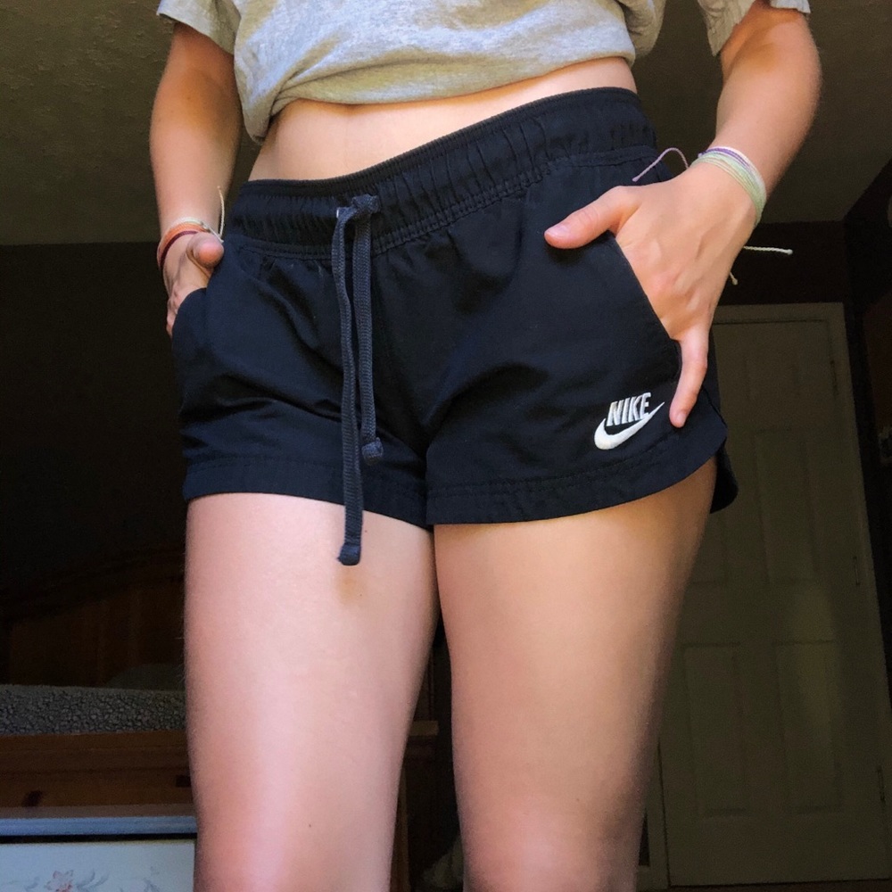 Black Nike polyester women’s shorts medium :)
